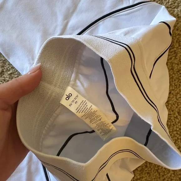 ALO Yoga Set - Airbrush High-Waist Heart Throb Legging & Sports Bra - Picture 13 of 13